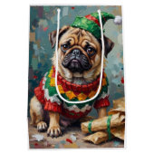 Grumpy Pug Dog in Elf Hat Funny Christmas Art Mittlere Geschenktüte (Rückseite)