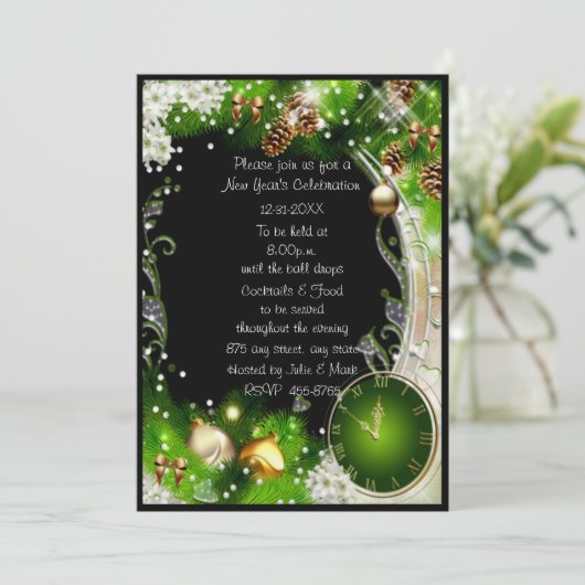 Grün die Uhr schlägt 12 Neujahrs-Party Einladung (Stehend Vorderseite)