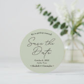 Grün minimale Hochzeit Datum speichern Einladung (Stehend Vorderseite)