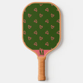 Grün mit rosa Herzen Modernes Monogramm Pickleball Schläger (Vorderseite)