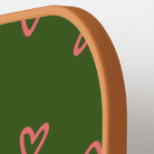 Grün mit rosa Herzen Modernes Monogramm Pickleball Schläger (Linke Seite)