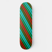 Grün Rot Blau Streifen Muster Skateboard (Vorderseite)