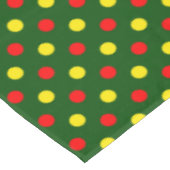 Grün Rot Gelb Polka-Punkte-Design  Tischdecke (Schrägansicht)