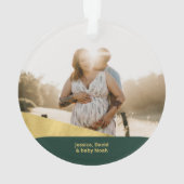 Grün, Rot & Gold Modernes Erstes Weihnachtsfest Fo Ornament (Rückseite)