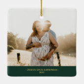 Grün, Rot und Gold Modernes Erstes Weihnachtsfest Keramikornament (Rückseite)