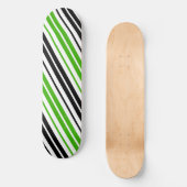 Grün Schwarz Weiß Streifen Muster Design Skateboard (Vorderseite)