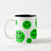 Grün stellt Tasse gegenüber (Links)