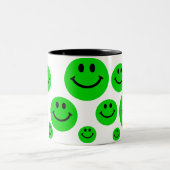Grün stellt Tasse gegenüber (Mittel)