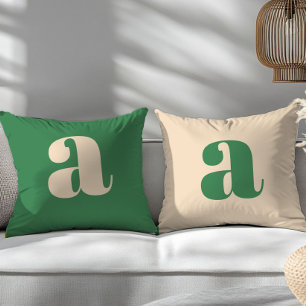 Grün und cremefarbenes Retro-modernes Initial  Kissen