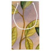 Grün und Gelb Blätter im Hintergrund Kleine Geschenktüte (Rückseite)