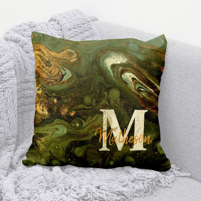 Grün und Gold Geode + Fußklammern Monogramm + Name Kissen (Rustic Green and Gold Geodes Pillow with your Family Monogram and Family Name)