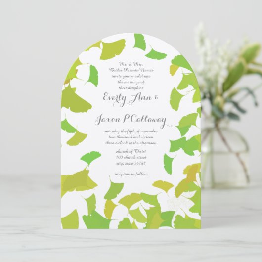 Grün- und Herbstfarben Ginkgo-Blätter Hochzeit Einladung (Stehend Vorderseite)