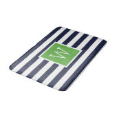 Grün und Navy gestreifte Monogramm Badematte (Schrägansicht)