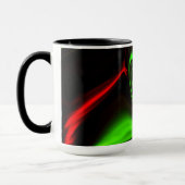 Grün und rot gekrümmte Linien über dunkelgrünem Fo Tasse (Links)