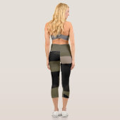 grün und schwarz abstrakt capri leggings (Rückseite)