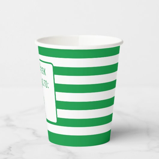 Grün und Weiß gestrichen "Dieses Getränk gehört zu Pappbecher