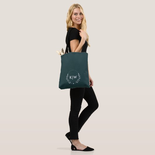 Grün und Weiß | Monogram für moderne Initials Tasche (Am Model)