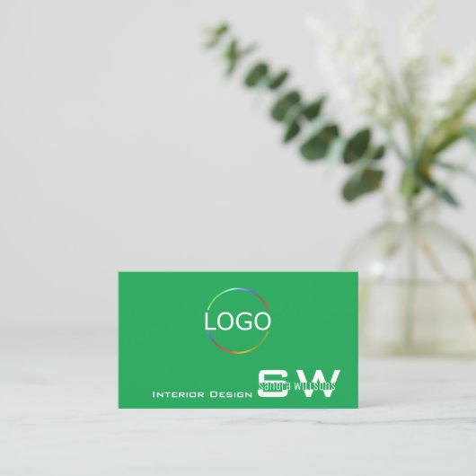 Grün weiß mit Monogram und einfachem Logo Visitenkarte (Stehend Vorderseite)