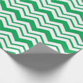 Grün-weißes Chevron-Zickzack-Musterdesign Geschenkpapier (Ecke)