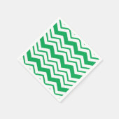 Grün-weißes Chevron-Zickzack-Musterdesign  Serviette (Ecke)
