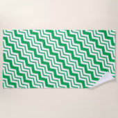 Grün-weißes Chevron-Zickzack-Musterdesign Strandtuch (Vorderseite)