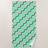 Grün-weißes Chevron-Zickzack-Musterdesign Strandtuch (Vorderseite)
