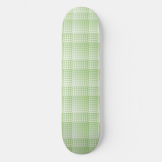 Grün-weißes Schachbrettmuster abstrakt Skateboard (Vorderseite)