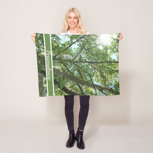 Grünbirne auf Baum gegen blauen Himmel Fleecedecke (Beispiel)