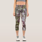 Grünbraune, getarnte Camouflage aus gebrühtem Holz Capri Leggings (Vorderseite)
