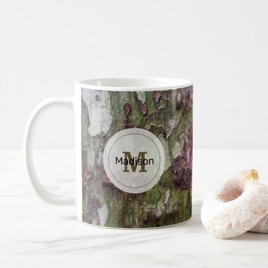Grünbraune, graue Tarnholzrinde Monogram Kaffeetasse (Mit Donut)