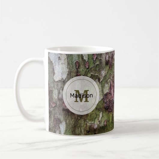 Grünbraune, graue Tarnholzrinde Monogram Kaffeetasse (Links)