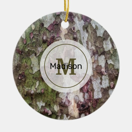 Grünbraune, graue Tarnholzrinde Monogram Keramik Ornament (Vorne)