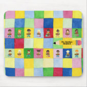 Grundschulkinder an den Schreibtischen Mousepad (Vorne)