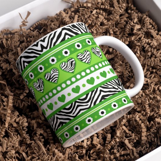 Grüne, abstrakte Zebraherzen und -Punkte Kaffeetasse