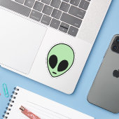 Grüne Alien Aufkleber (Laptop mit iPhone)