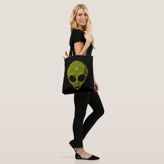 Grüne Alien Tasche (Am Model)