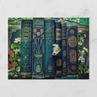 Grüne alte Bücher und Blüten