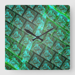 'Grüne Augen im Gitter', gekratzt und verschwommen Quadratische Wanduhr