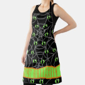 Grüne Augen und graue Spinnennetze, kleine Schürze (InSitu)