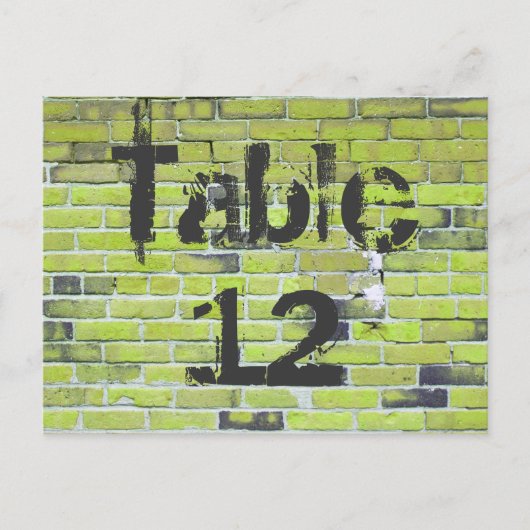 Grüne Backsteingraffiti-Empfangstisch-Nummern Postkarte (Vorderseite)