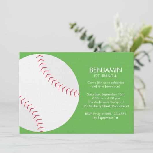 Grüne Baseball ThemenGeburtstagspartei Einladung (Stehend Vorderseite)