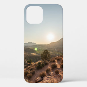 GRÜNE BÄUME AUF BRAUNEM BERG WÄHREND DES TAGES Case-Mate iPhone HÜLLE