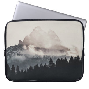 GRÜNE BÄUME AUF DEM BERG UNTER WEISSEN STRÖMEN LAPTOPSCHUTZHÜLLE