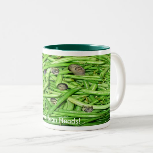 Grüne Beanenköpfe! Zweifarbige Tasse (VorderseiteRechts)