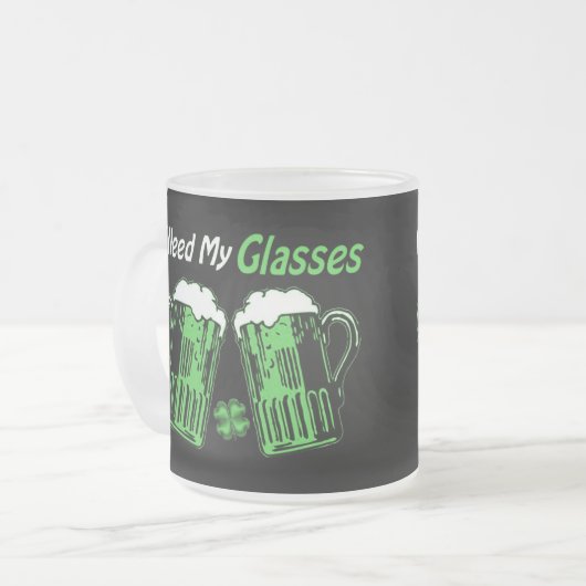 Grüne Beer St. Patrick's Day Mattierte Tasse (Vorderseite Links)