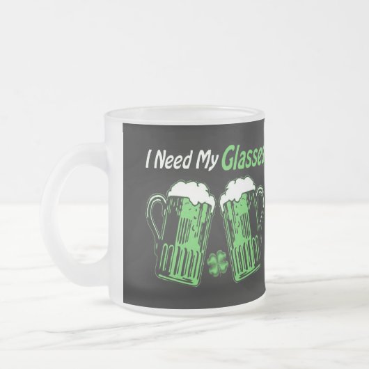 Grüne Beer St. Patrick's Day Mattierte Tasse (Links)