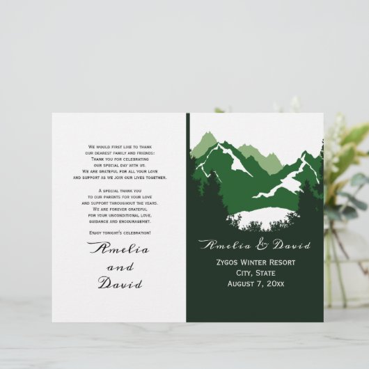 Grüne Berge und Feste gefaltetes Hochzeitsprogramm (Stehend Vorderseite)