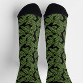 Grüne Blätter auf schwarzen Socken (Oben)
