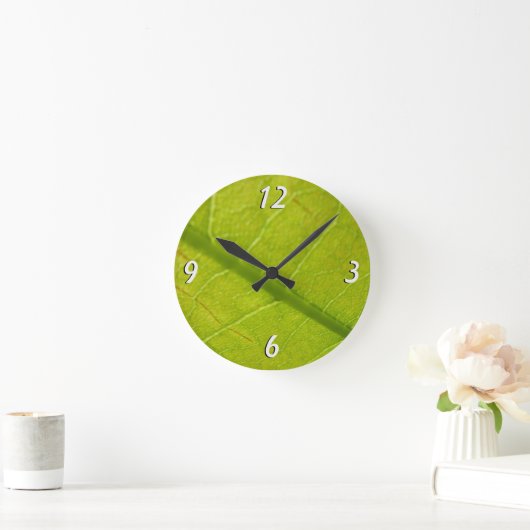 Grüne Blätter Botanische Naturfotografie Runde Wanduhr (Zuhause)