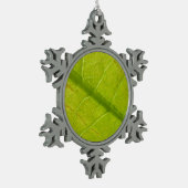 Grüne Blätter Botanische Naturfotografie Schneeflocken Zinn-Ornament (Links)